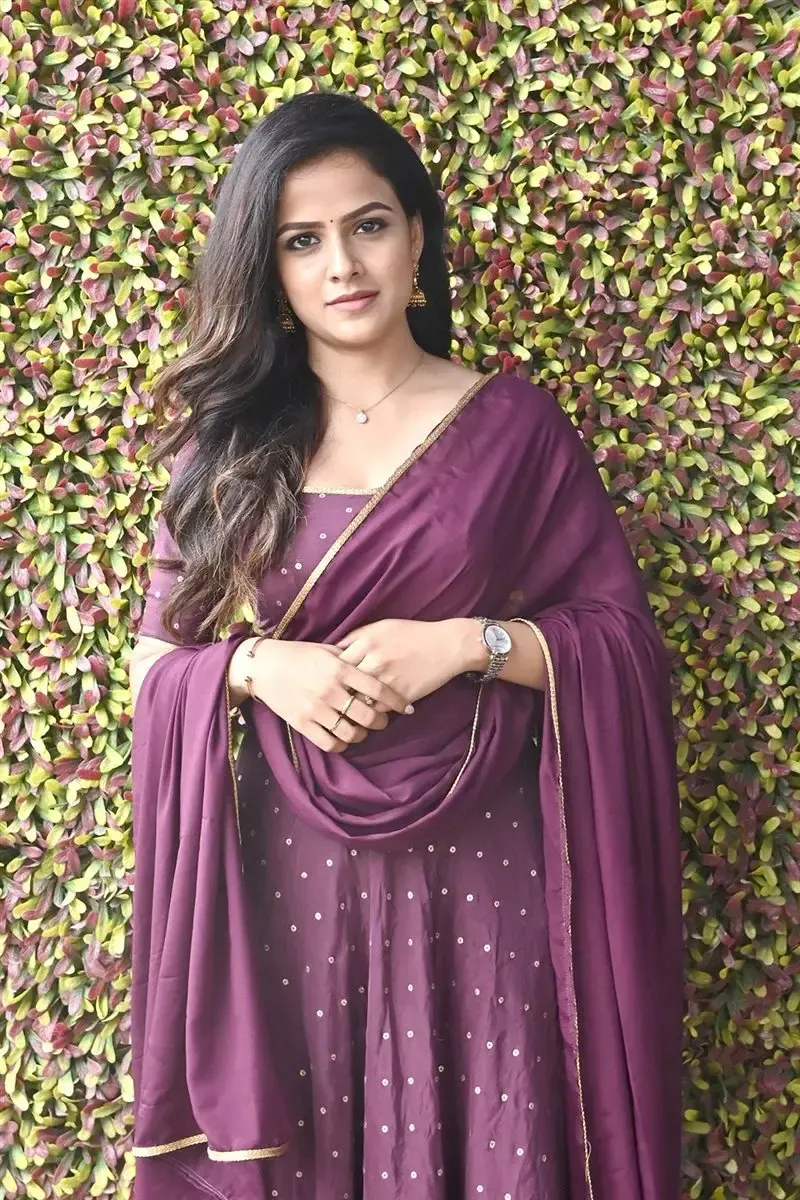 Indian Actress Vaishnavi Chaitanya Images In Marron Saree